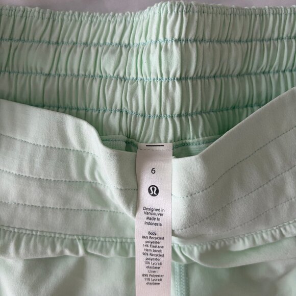 Lululemon Hotty Hot Shorts - Picture 3 of 3